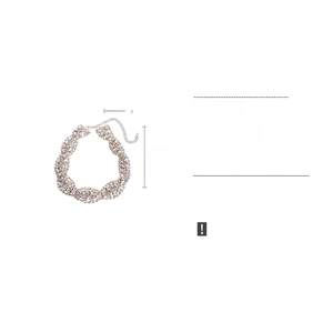 Dettagli del girocollo in argento con dimensioni: lunghezza 45cm e larghezza 2,5cm