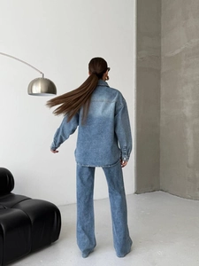 Ensemble chemise en jean bleu clair délavé rétro et jean droit à taille haute