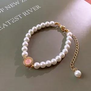 Bracelet Künstliche Perle Vintage Style Français Bijoux Élégants Pour Femmes Cuivre Plaqué Or Avec Zircon Chaîne Réglable Mode Polyvalent
