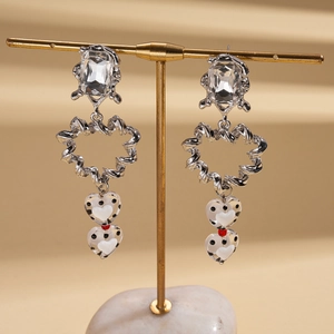 Boucles d'oreilles cœur torsadé avec perles transparentes et pois noirs sur support