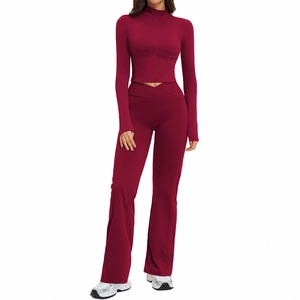 Set yoga bordeaux da donna con giacca slim con zip e leggings a vita alta a zampa