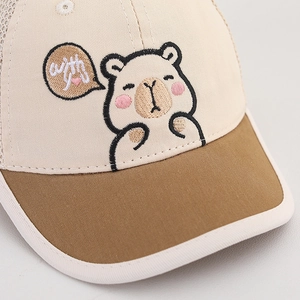 Cappellino da baseball a rete per bambini con ricamo orso e design bicolore beige marrone