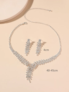 Parure bijoux argentée en strass avec collier en feuilles et boucles d'oreilles assorties
