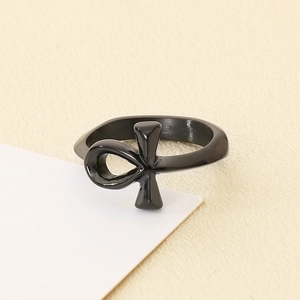 Anello con croce Ankh in acciaio inossidabile nero lucido con design minimalista egiziano