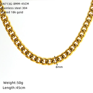 Détail de la chaîne cubaine de 8mm en acier inoxydable plaqué or 18 carats