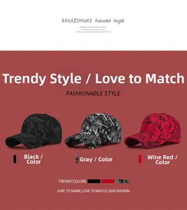 Détails de trois casquettes de baseball graffiti en noir, gris et rouge bordeaux