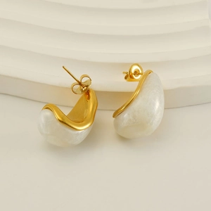 Boucles d'oreilles en acier inoxydable doré 18k avec résine blanche de style français