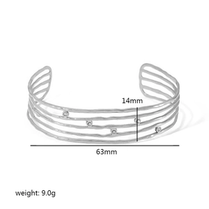 Dimensioni dettagliate del bracciale argento con texture martellata e larghezza di 14mm
