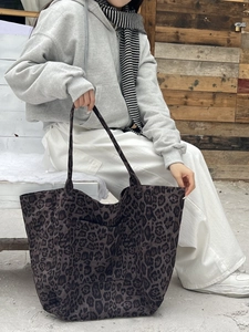 Retro leopard print tote bag with large front pocket and slim shoulder straps for daily use