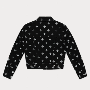 Détail du motif floral de croix sur veste en jean coton noir avec impression de qualité