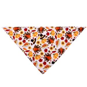 Détail du bandana pour chien de Thanksgiving avec dinde, citrouille et feuilles d'érable