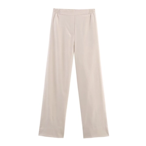 Détail du pantalon en lin beige à taille haute avec côtés élastiqués et froncés