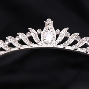 Elegant silver bridal crown with shimmering cubic zirconia crystals for wedding accessories