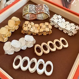 Metallic square and oval textured elastic bracelet set in gold and silver finish