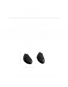 Détail de grandes boucles d'oreilles gouttes noires en résine avec tiges en argent