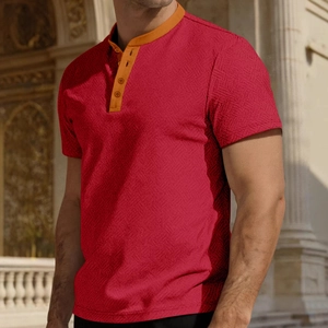 Chemise Henley homme en maille gaufrée rouge avec col orange et patte de boutonnage
