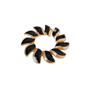 Vintage style gold and black enamel leaf link bracelet for a sophisticated jewelry look