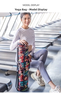 Détail du sac pour tapis de yoga en toile à imprimé tropical avec sangle ajustable