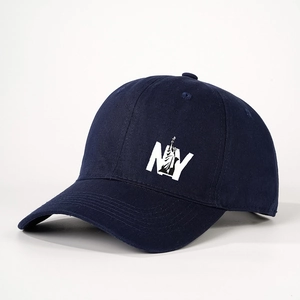 Cappellino blu navy con logo NY e sagoma della Statua della Libertà ricamata