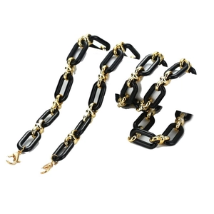 Detail of vintage acrylic resin chain with alternating black links and gold metal loops