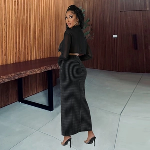Ensemble haut court noir transparent et jupe longue moulante à rayures pour femme