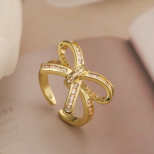 18K gold-plated bow ring with sparkling cubic zirconia and adjustable open design