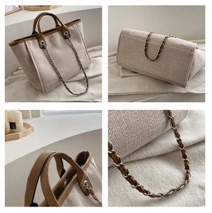 Detalle del bolso tote de lona beige con asas de cuero marrón y correa de cadena de plata