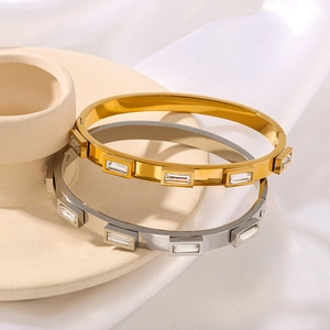 Luxurious 18k gold plated stainless steel bracelet set with rectangular cubic zirconia