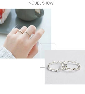 Detailansicht minimalistischer S925 Sterlingsilber Wellenringe im Set für Damen