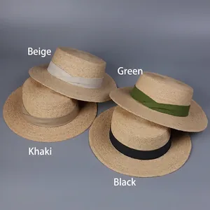 Chapeaux de paille en raphia à bord plat avec rubans colorés pour vacances d'été chic
