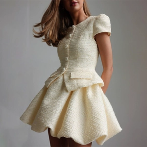 Completo elegante in tweed giallo chiaro a maniche corte con trama in tessuto fine