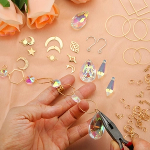 200pcs DIY Suncatcher Kit with Gold Metal Stars Moons and Crystal Prisms