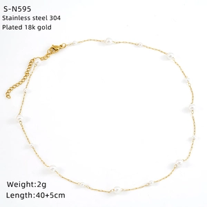 Detail of 18k gold plated 304 stainless steel chain with white pearl beads and 5cm extender