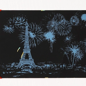 Kit de grattage Tour Eiffel Paris de nuit avec feux d'artifice bleus sur fond noir