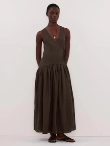 Robe cache-coeur en coton avec col en V, lien latéral et texture naturelle