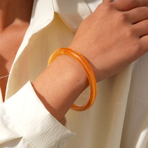 Acrylic Round Hoop Bracelet Translucent Amber Marbled Vintage Minimalist Elegant Lightweight Bangle Jewelry For Women