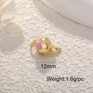 Dettaglio del ciondolo a campana in oro rosa smaltato con misura 12mm e peso 1,6g