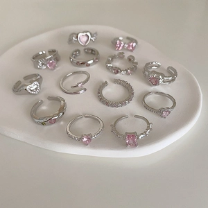 Elegant pink heart and bow zircon open ring set displayed on a white tray
