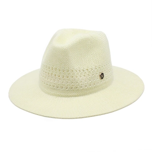 Chapeau Panama en paille crème à large bord avec logo M en métal doré pour femmes