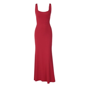 Vue à plat d'une robe longue rouge moulante dos nu avec un col en U sans manches
