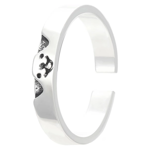 Detail of gothic silver cat ring with black oxidized ghost patterns and adjustable band