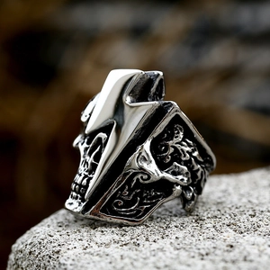 Vintage punk skull ring with lightning bolt design in antique silver stainless steel