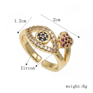 Vue détaillée de la bague ajustable œil de protection, 2cm x 1.2cm avec zircons