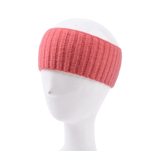 Elastische roze gebreide hoofdband met verticale ribbeltextuur voor sport en yoga