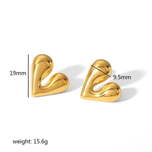 Detailed size view of gold heart stud earrings measuring 19mm high and 9.5mm wide