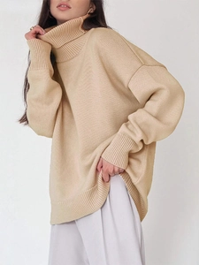 Pull à col roulé classique pour femmes couleur beige avoine avec coupe ample