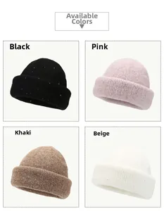Opzioni colore dettagliate dei berretti in lana in nero, rosa, kaki e beige