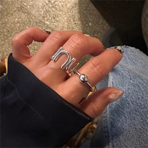 Minimalist S925 sterling silver U-shaped ring and beaded band stack on model hand