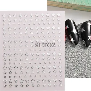 Detail von silbernen 3D Stern-Nagelstickern Modell SO-170 mit echten Anwendungseffekten