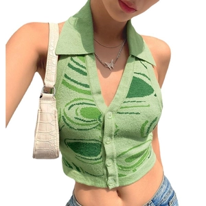 Top halter da donna in maglia verde con motivo astratto e chiusura con bottoni a V